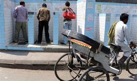 在印度旅游时，女游客如果想上厕所该怎么办？导游说了实话__财经头条