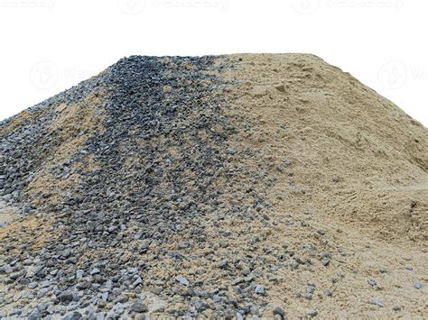 Montón de grava o piedra y arena para la construcción aislado sobre ...