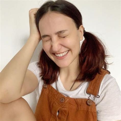 Elli Avrram's best hair moments - Rediff.com Get Ahead