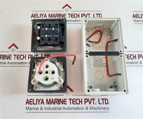 Clipsal 56C532 Switched Socket Outlet 32Amp – Aeliya Marine Tech