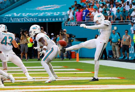 Mark Sanchez Jokingly Chides Miami Dolphins for Their Butt Punt