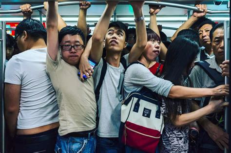 挤！挤！挤！上海地铁最挤的竟是这条线...网友表示不服！_世纪大道