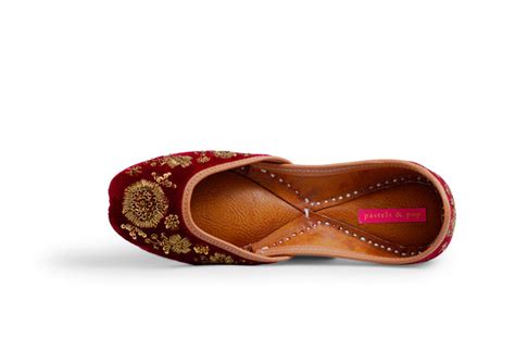 Buy Punjabi Juttis Online | Maroon Juttis - Pastels & Pop