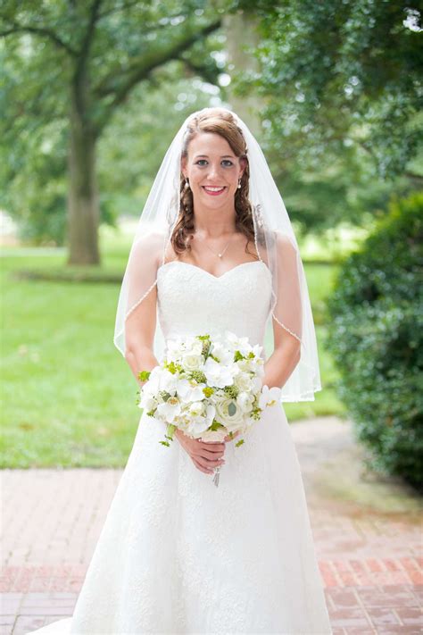 What is a modified a line wedding dress | Beachweddingtips.com