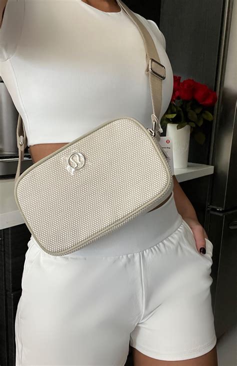 CROSSBODY CAMERA BAG IN MOJAVE TAN/LIGHT IVORY/RAW LINEN 🫶🏽 : r/lululemon