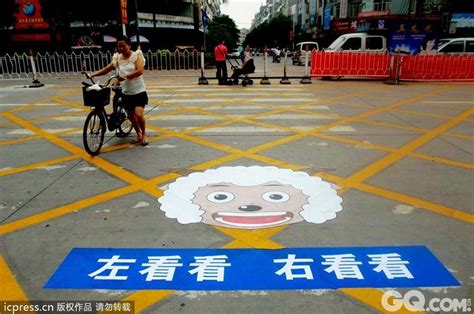 中国式过马路怎么治 网友市民给交警出主意_新浪新闻