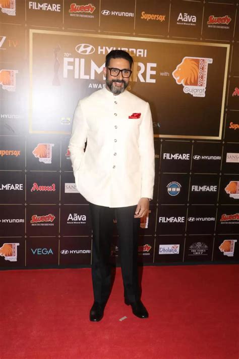Bachchans Shine at Filmfare Awards; Sunny Deol's Snack Break and Babil ...