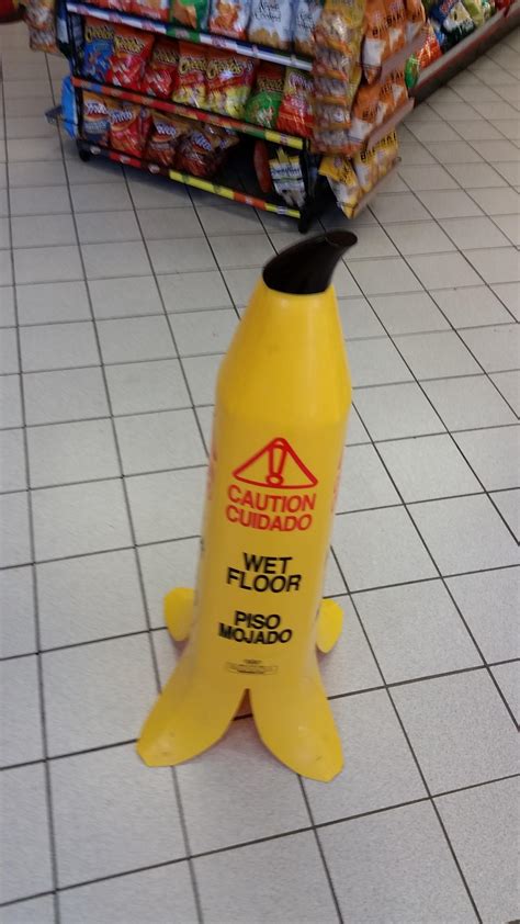 Banana wet floor sign. : r/mildlyinteresting