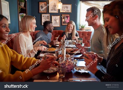 Busy Restaurant 的图像结果