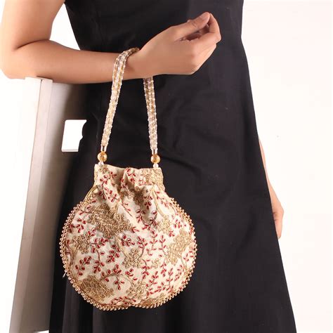 The Golden Amulet off White Potli – Cippele