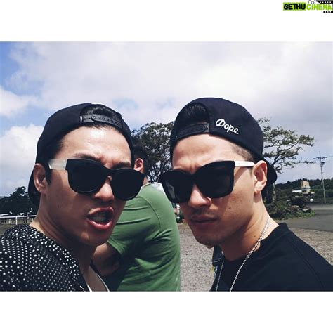 Dong Hyun-bae Wiki, Biography, Age, Photos, Spouse and more