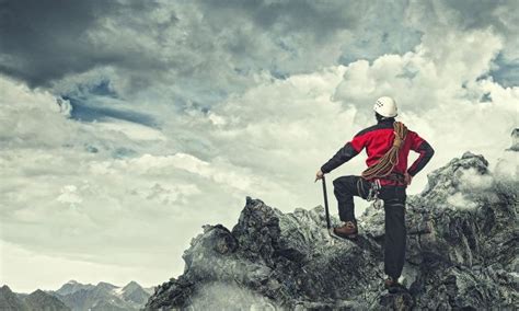 2020珠峰高程测量登山队成功登顶世界第一高峰珠穆朗玛峰_新宁德