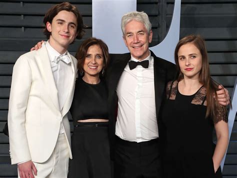 How Tall Is Timothée Chalamet? The Truth About His Height - iEnglish Status
