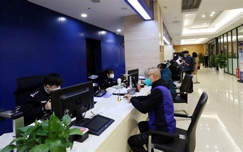 重庆出入境管理部门优化调整出入境证件办理相关政策_中国网联播_中国网