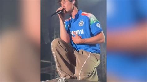 Shawn Mendes honors Virat Kohli, sports Team India jersey at ...