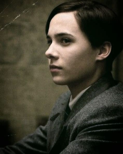 Tom Riddle Jr. December 31, 1926 | Elvis, Harry potter, Tom elvis jedusor