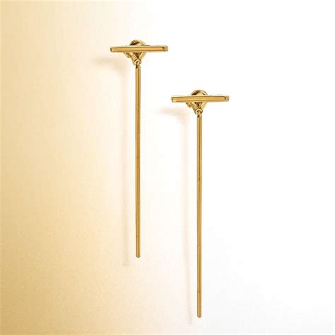 Sleek Lines, Pure Gold — Starkle’s Gold Line Ear Jacket Redefines Mode