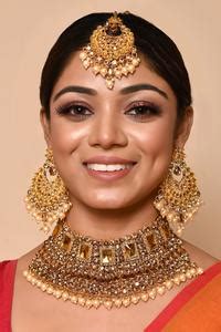 Buy Brown Stones Geometric Embellished Choker Set by Nayaab by Aleezeh ...