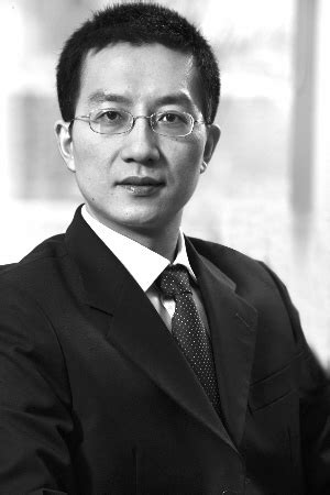 中国最赚钱的基金经理”王亚伟：自带明星效应，被大批粉丝推崇，奉为“股神” - 知乎