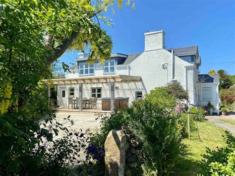 Delightful 3 bed cottage with hot tub & sea views. - Cottages for Rent ...