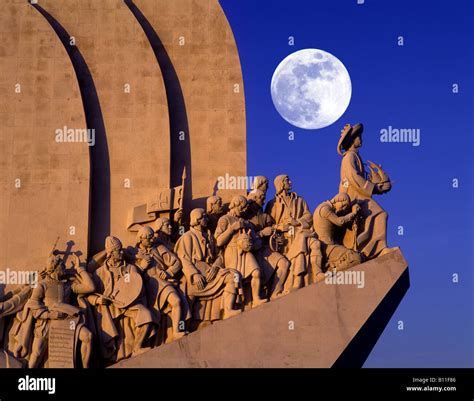 MONUMENT TO THE NAVIGATORS DISCOVERIES PRINCE HENRY THE NAVIGATOR (©COTTINELLI TELMO & DE ...