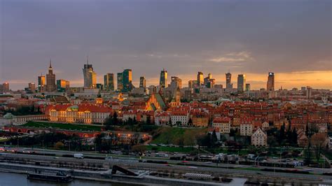 Microsoft Datacenters: Illuminating the unseen power of the cloud - Microsoft Datacenters