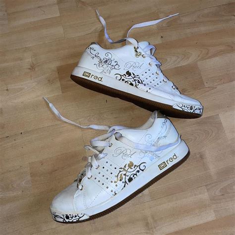 Yekkow Shoes 的图像结果