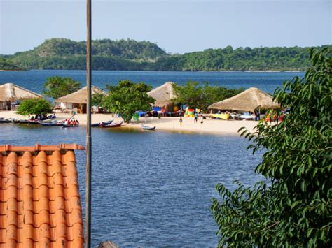 Rio Tapajós com pesca esportiva amazônica e tucunarés no Pará