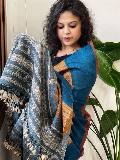 Handwoven Bhujodi Shawl in Pure Tussar and Wool - Masakalee