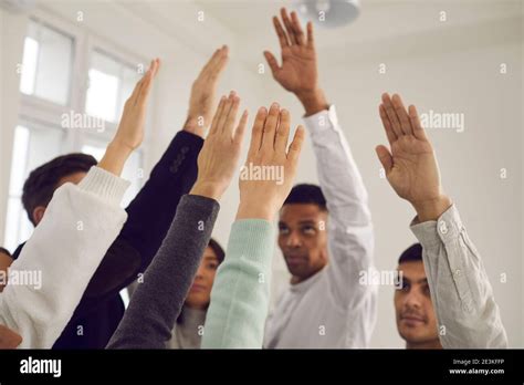 Voting Hands 的图像结果