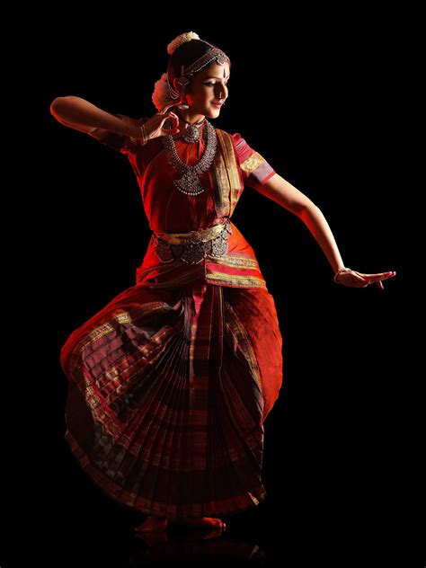 Difficult Bharatanatyam Dance Poses : Carnatic music and songs are ...