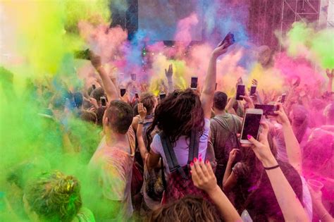 Concert Fans 的图像结果