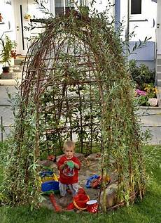sichtschutz aus naturmaterial selber machen selber flechten mit weidenruten garten sichtschutz aus naturmaterial selber machen selber flechten mit weidenruten garten
