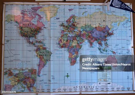 Wall Map with Pins 的图像结果