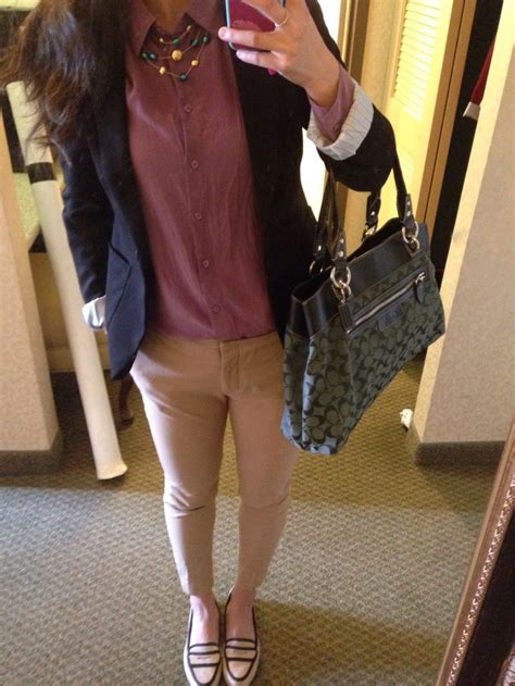 Business-Casual Conference Attire 的图像结果