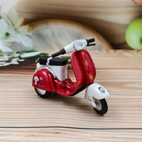 Vespa Die-Cast Model – WOW GIFT