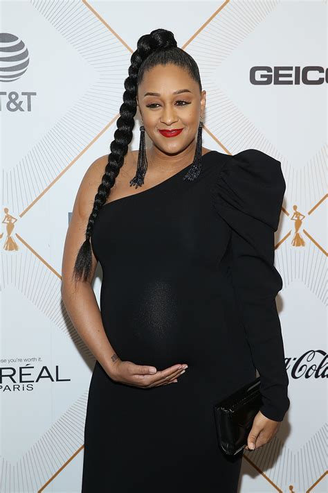 Pregnant Tia Mowry Poses Nude [PHOTO]