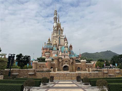 First Time Visitor's Guide to Hong Kong Disneyland