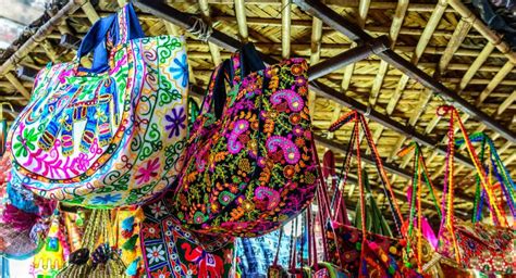 Delhi's Handicraft Hotspots: Must-Visit Markets For Authentic Indian ...