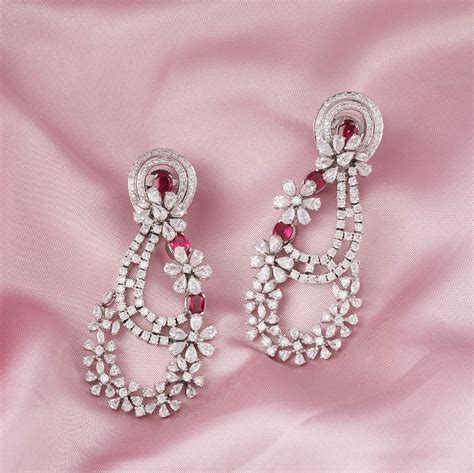 Long Entangled Hoops – Detalea