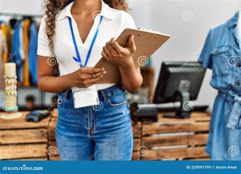 Store Work Uniform Colorful Shopkeeper 的图像结果