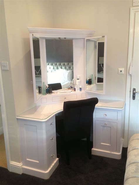 Corner Makeup Vanity Table for Bedroom Redecoration