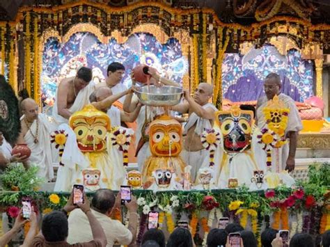 Lord Jagannath in Isolation; Darshan closed for 15 days after bath ...