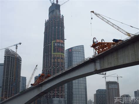 震撼“重庆第一高楼”封顶 - 土木在线