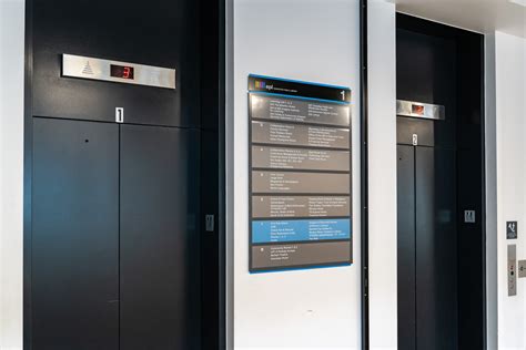 Library Signage Examples 的图像结果