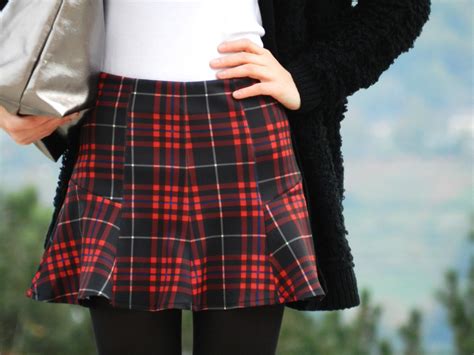red tartan skirt | Scottish fashion, Red tartan skirt, Tartan mini skirt