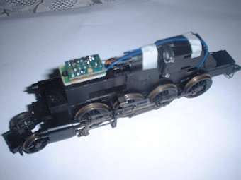 DCC Ready Decoder Installation 的图像结果