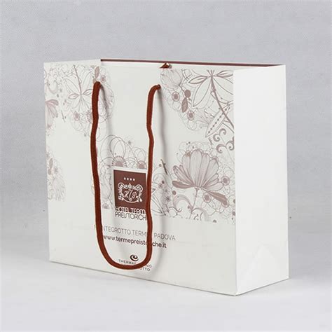 Hand Carry Paper Box Packaging Design 的图像结果