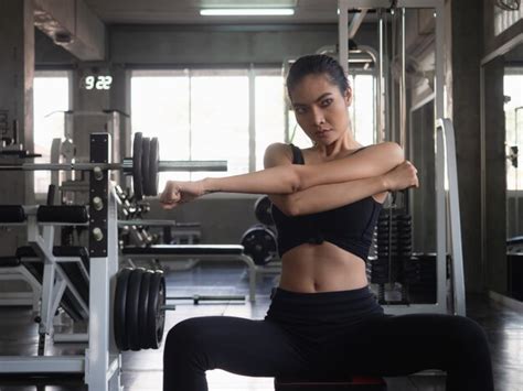 Women are stretching before exercise, fitness concept | Premium Photo