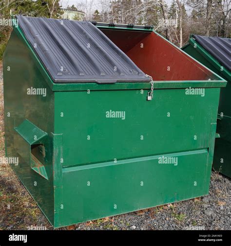 Large commercial rubbish bin hi-res stock photography and images - Alamy